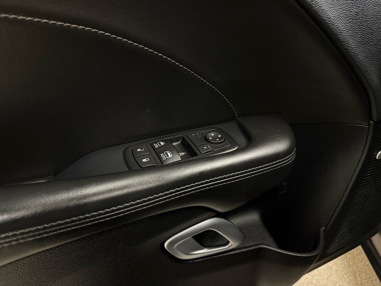 Dodge Challenger 2dr Cpe SXT Plus 2015