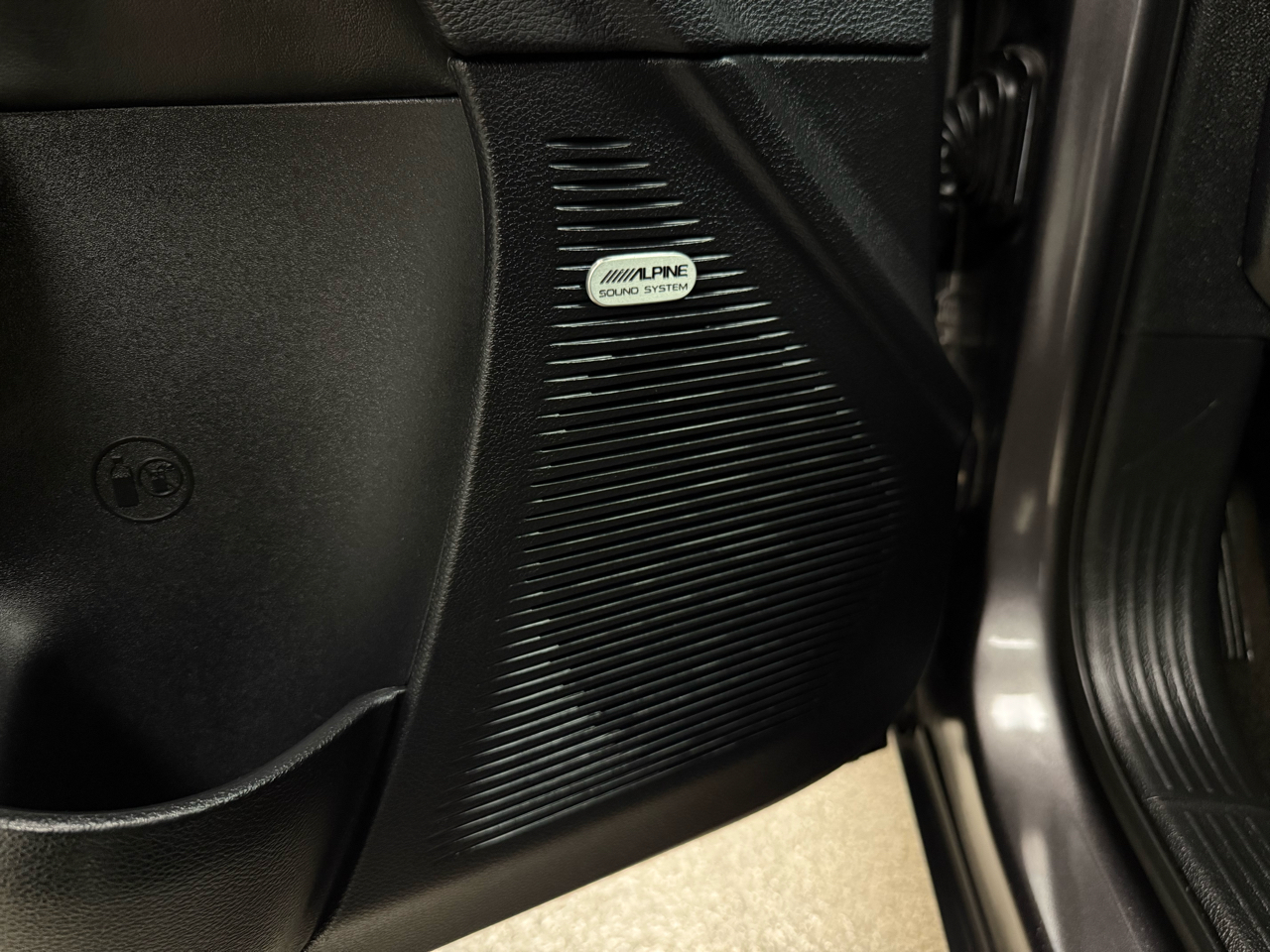 Dodge Challenger 2dr Cpe SXT Plus 2015