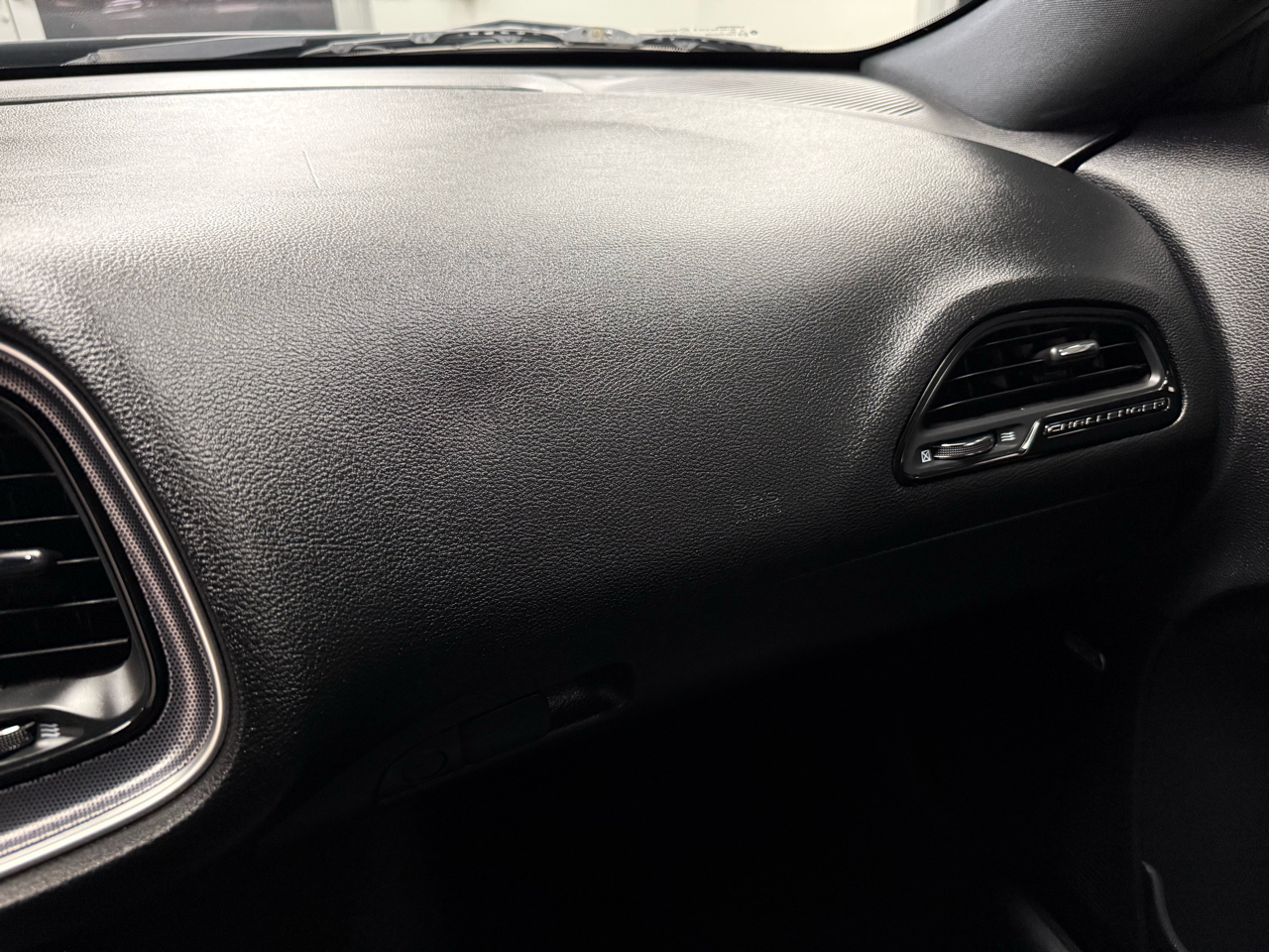 Dodge Challenger 2dr Cpe SXT Plus 2015