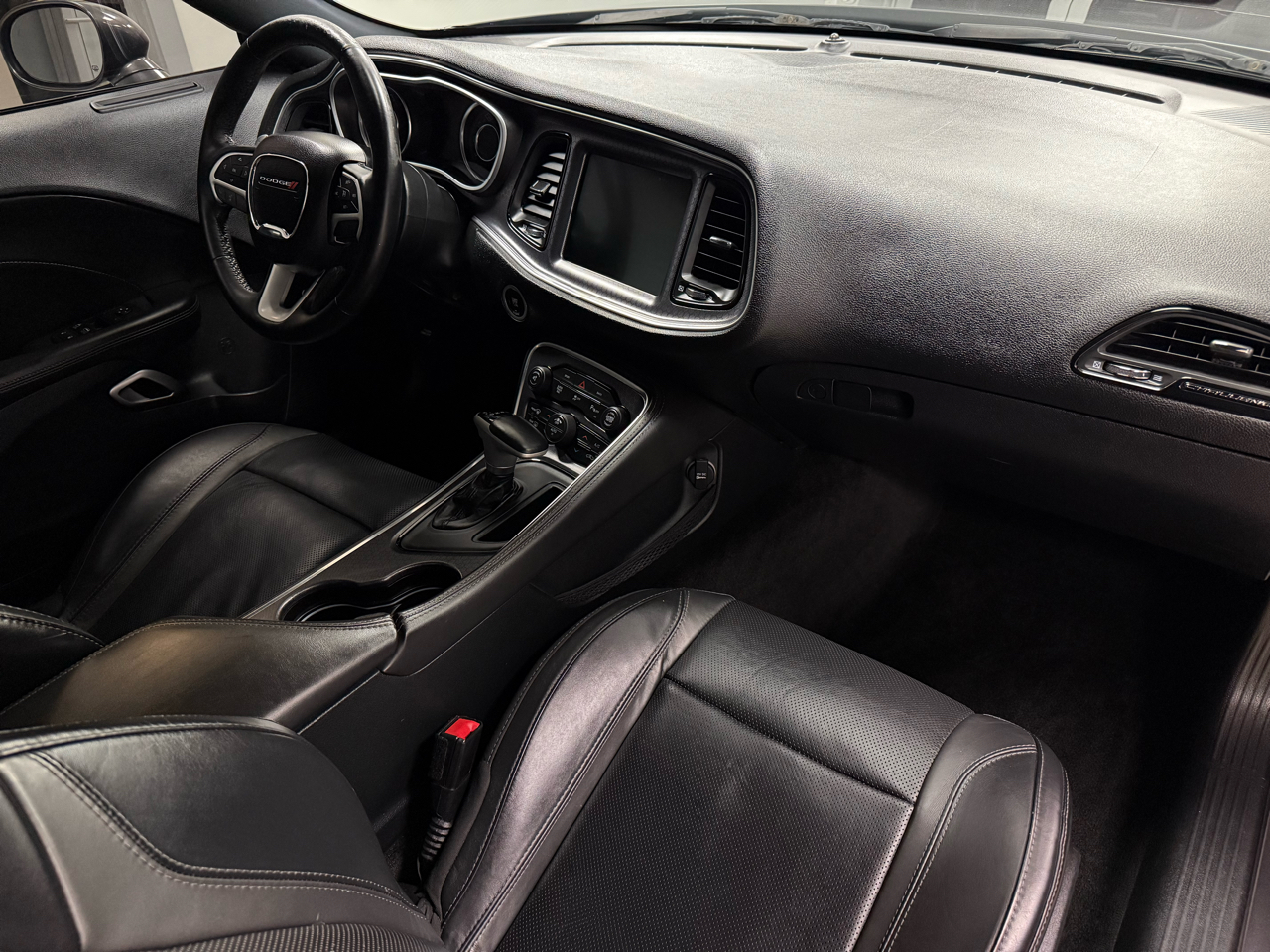 Dodge Challenger 2dr Cpe SXT Plus 2015