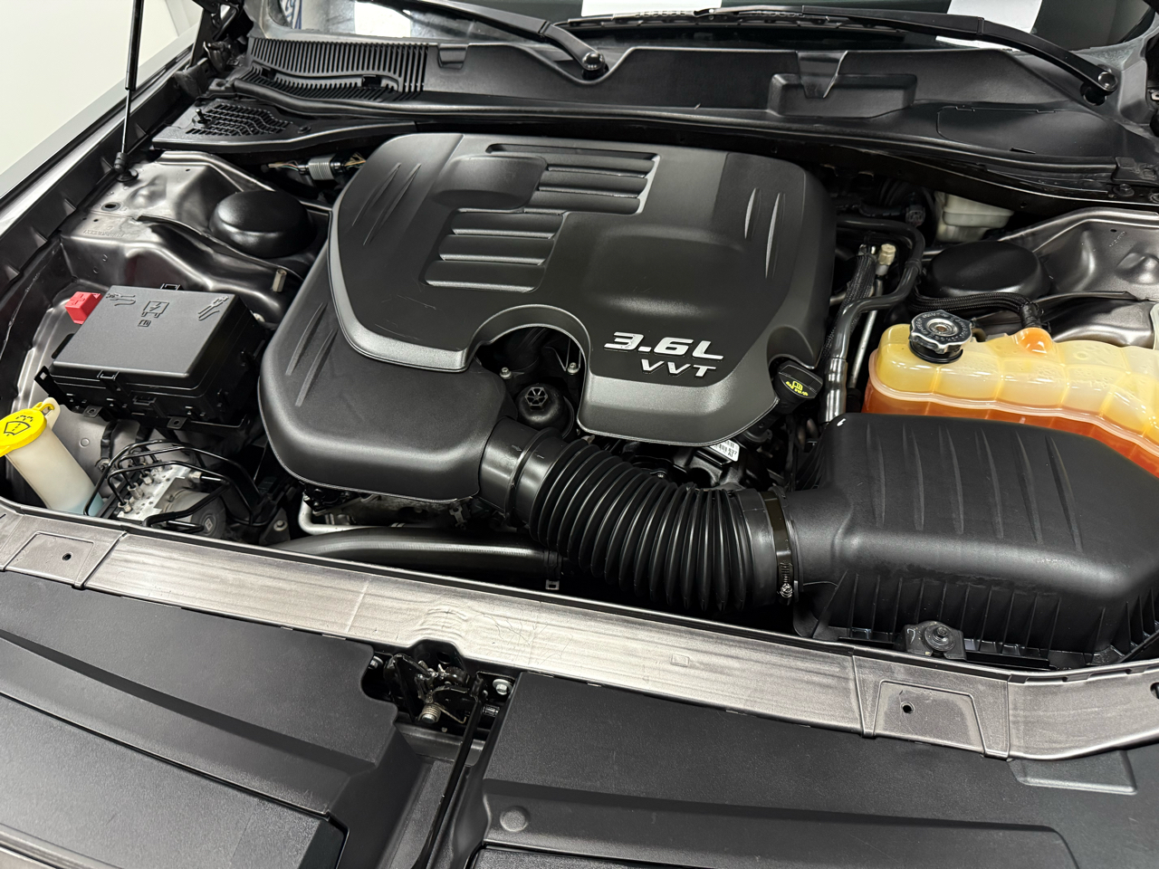 Dodge Challenger 2dr Cpe SXT Plus 2015