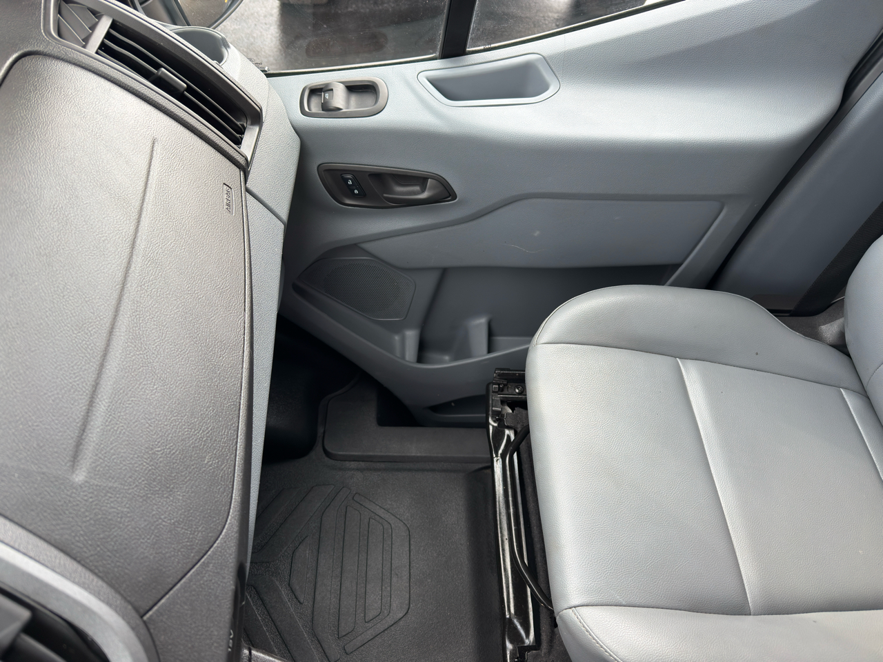 Ford Transit Van T-250 130" Low Rf 9000 GVWR Swing-Out RH Dr 2018