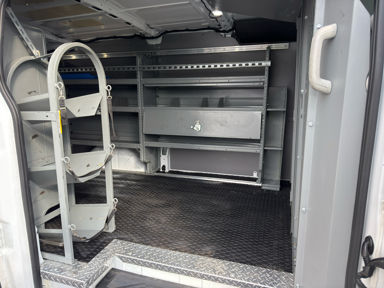 Ford Transit Van T-250 130" Low Rf 9000 GVWR Swing-Out RH Dr 2018