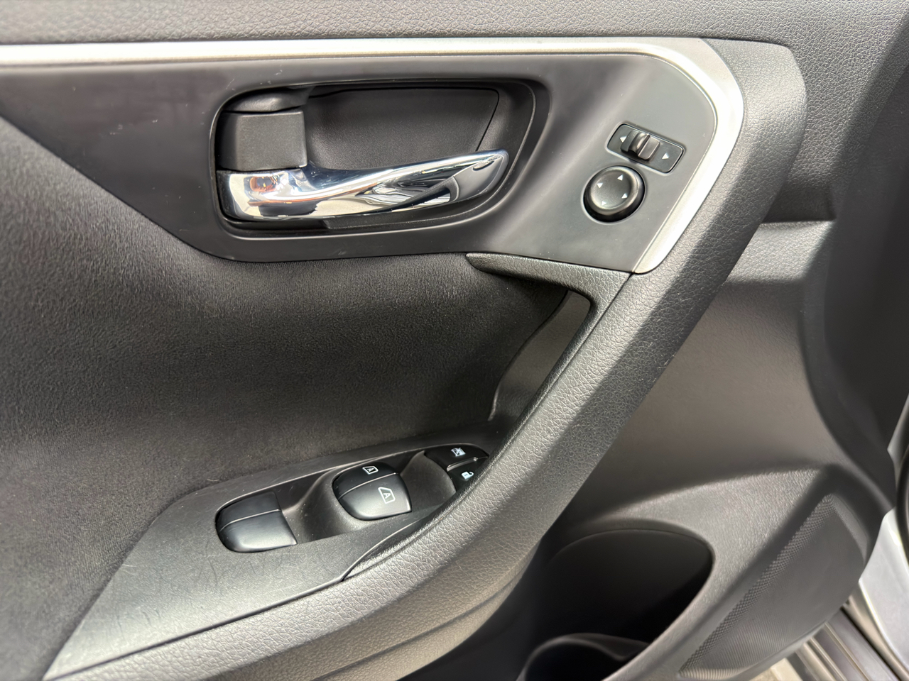 Nissan Altima 4dr Sdn I4 2.5 SV 2015