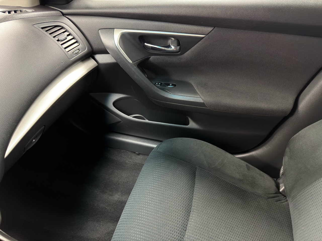 Nissan Altima 4dr Sdn I4 2.5 SV 2015