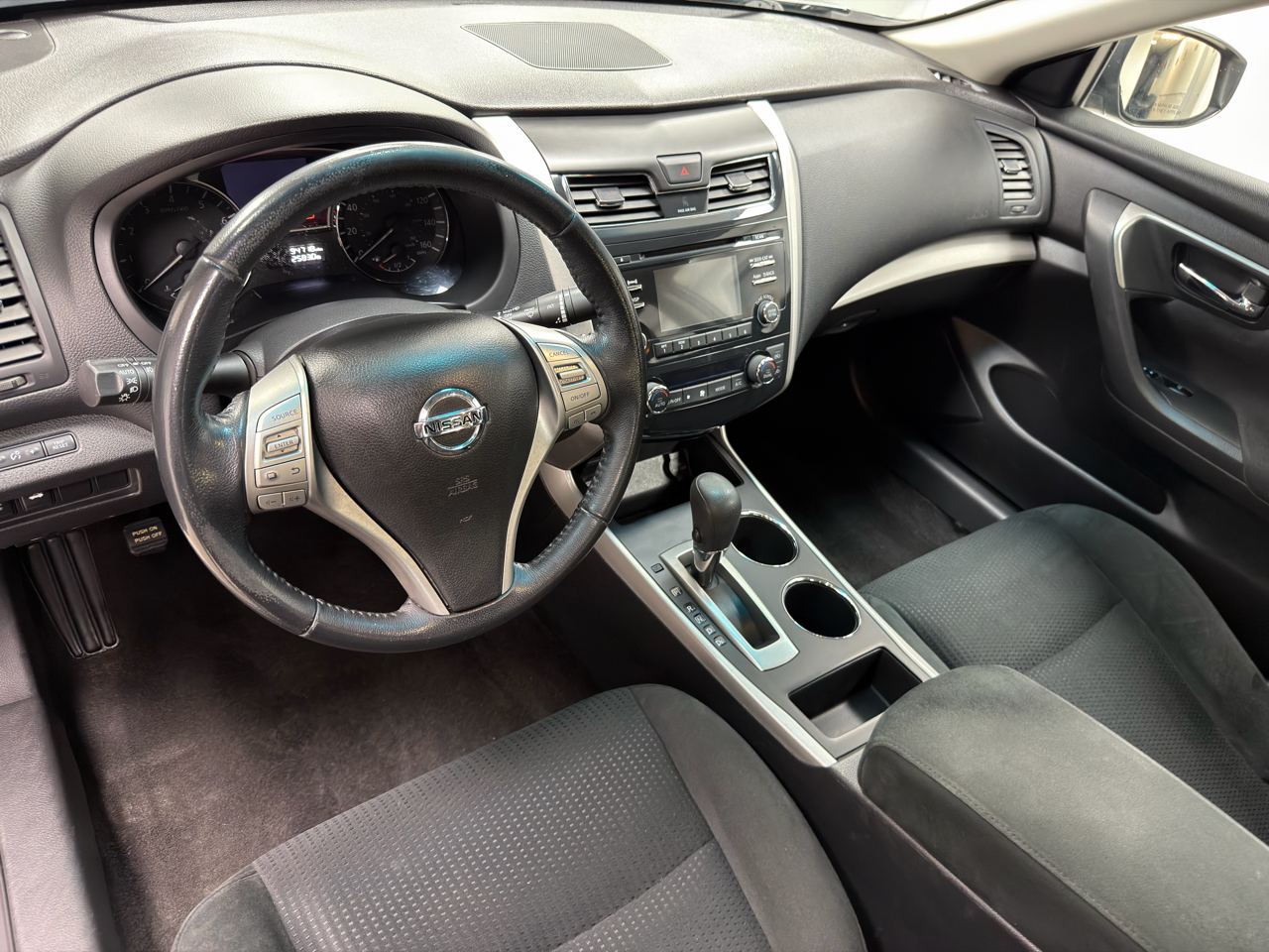 Nissan Altima 4dr Sdn I4 2.5 SV 2015