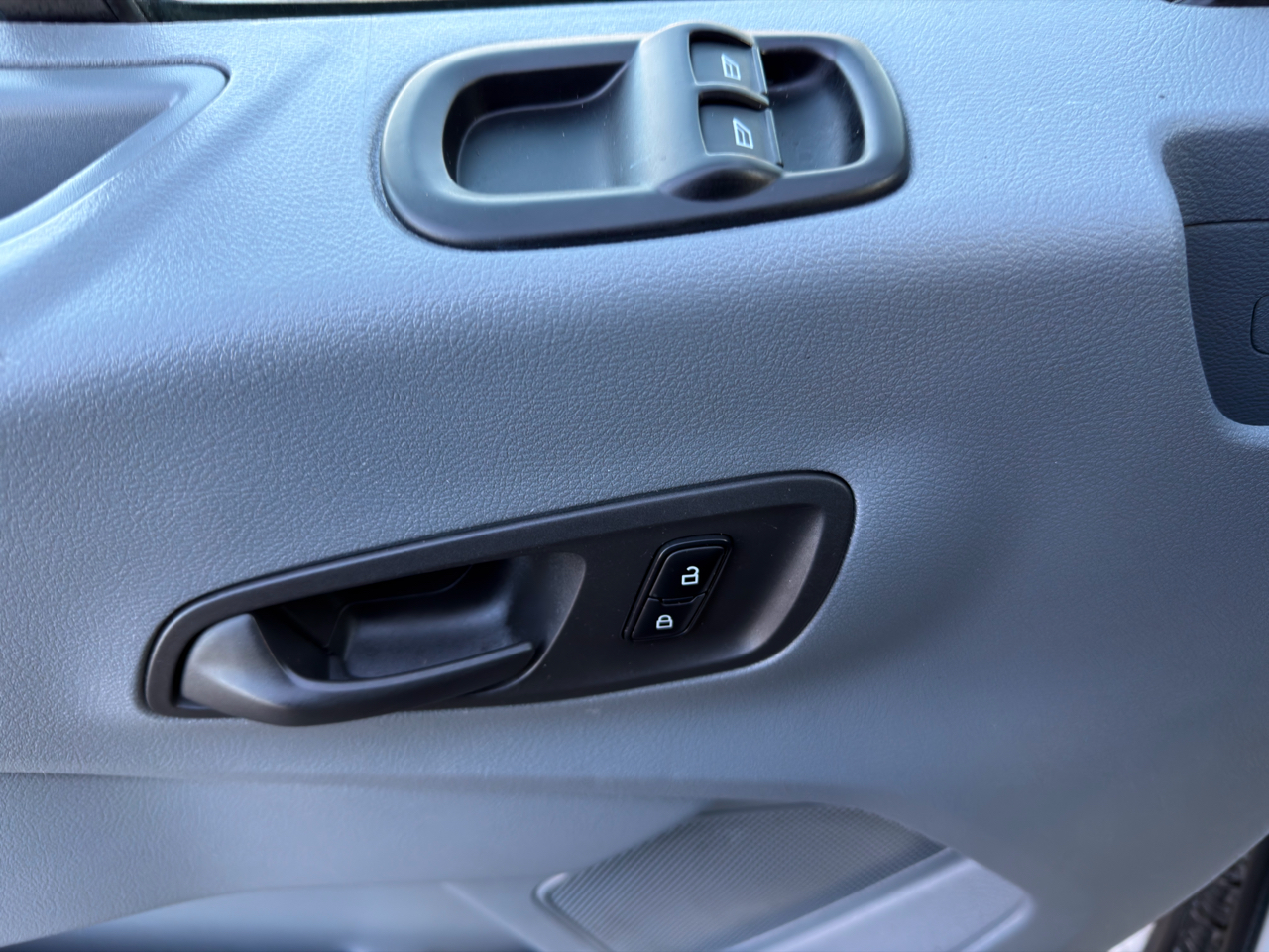 Ford Transit Van T-150 148" Med Rf 8600 GVWR Sliding RH Dr 2019