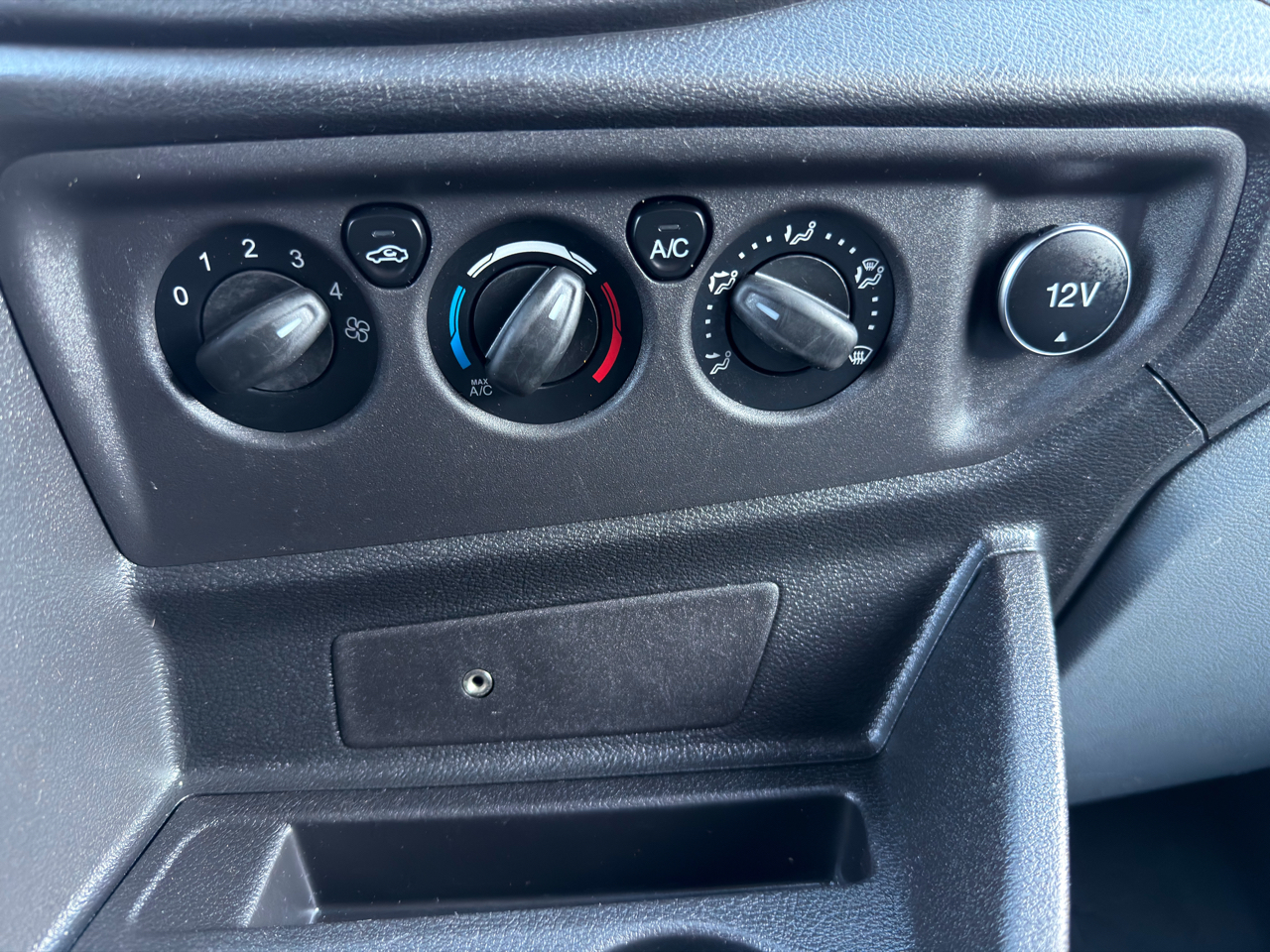 Ford Transit Van T-150 148" Med Rf 8600 GVWR Sliding RH Dr 2019