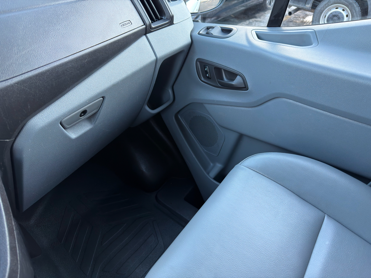 Ford Transit Van T-150 148" Med Rf 8600 GVWR Sliding RH Dr 2019