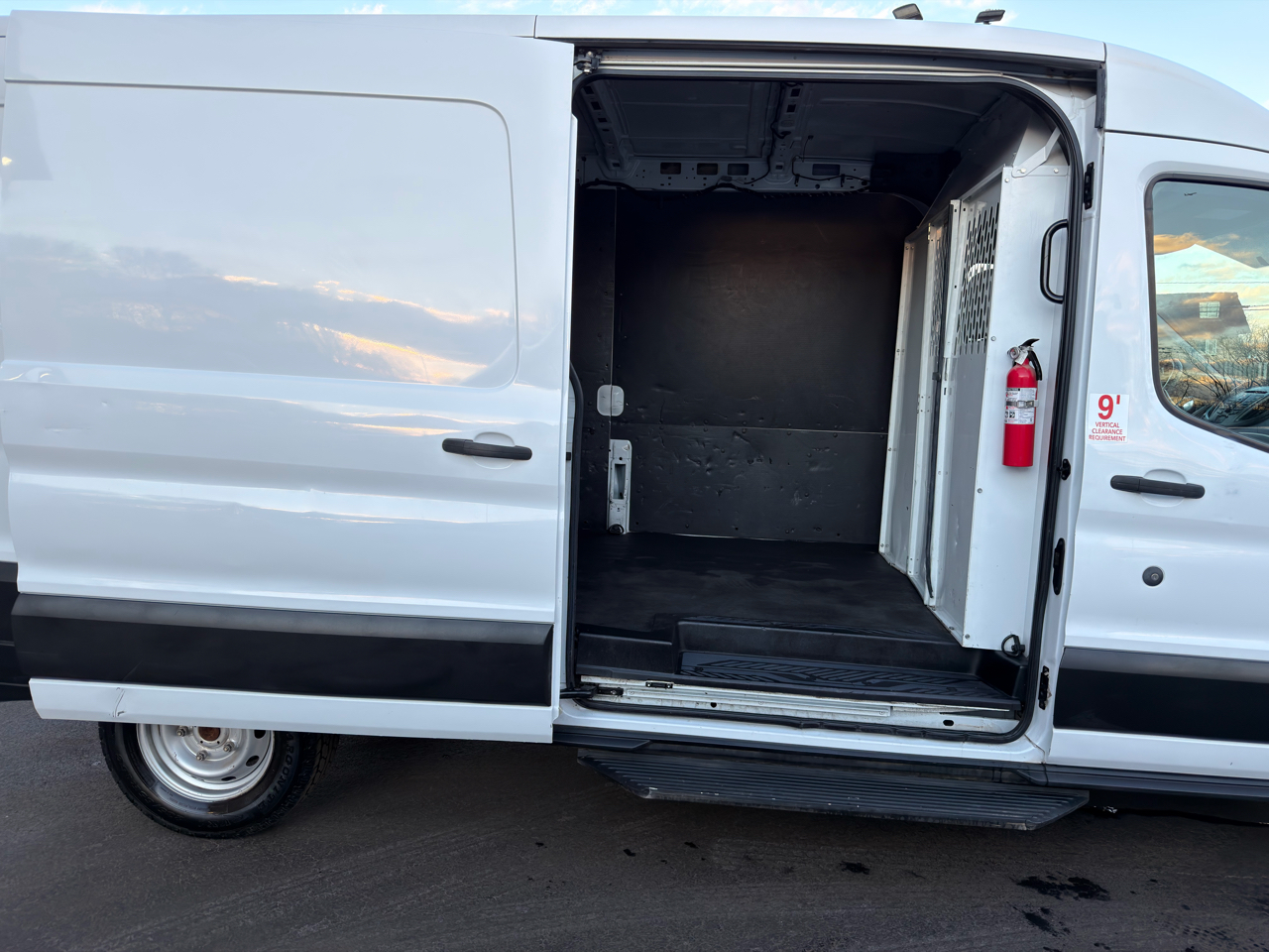 Ford Transit Van T-150 148" Med Rf 8600 GVWR Sliding RH Dr 2019
