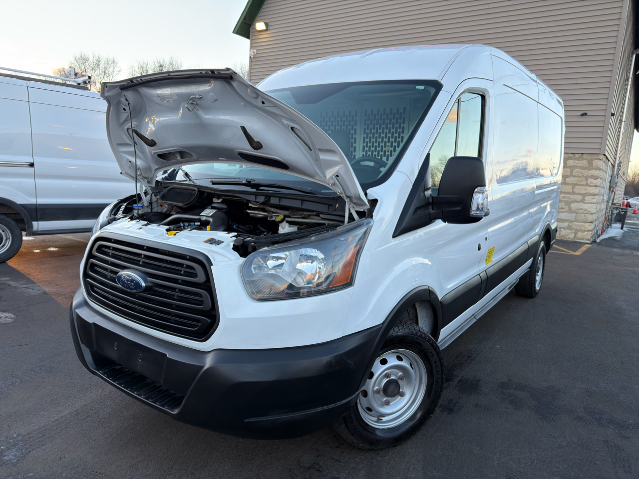 Ford Transit Van T-150 148" Med Rf 8600 GVWR Sliding RH Dr 2019