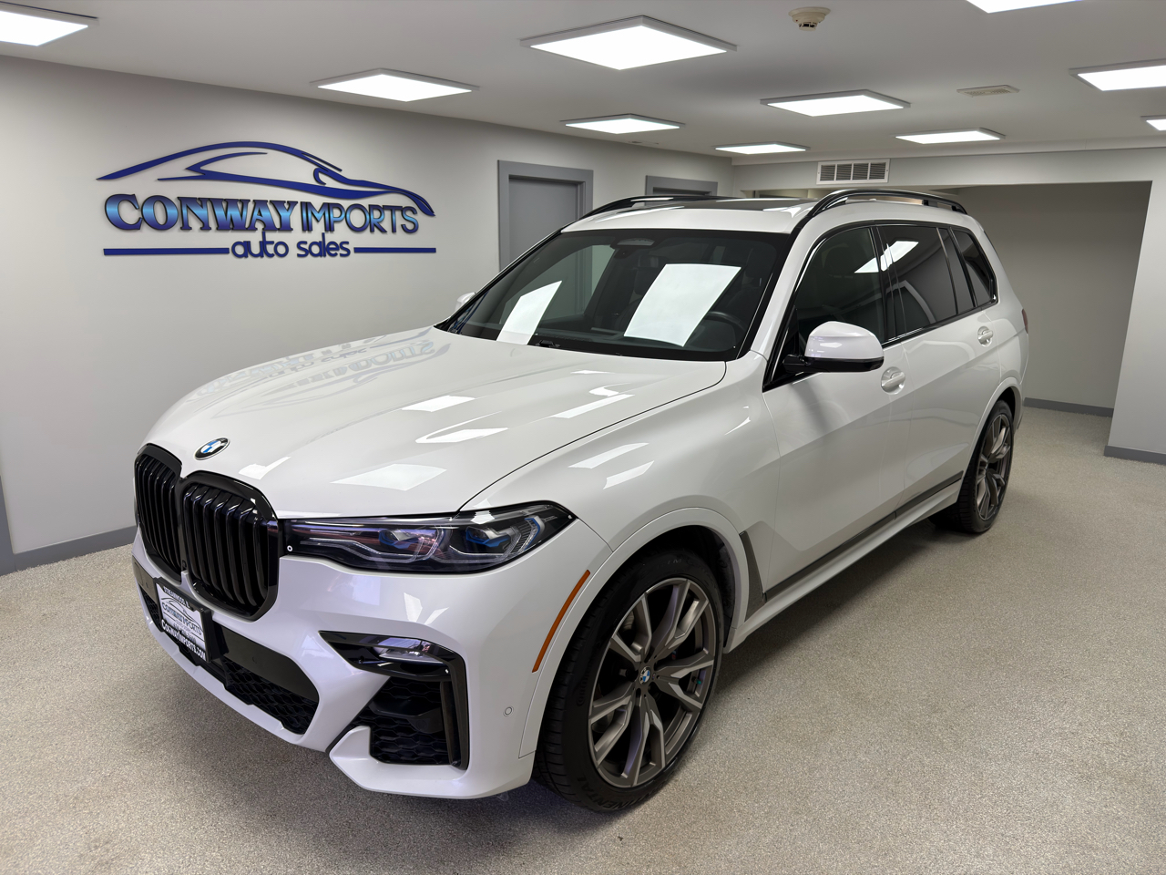 BMW X7 M50i Sports Activity Vehicle 2021