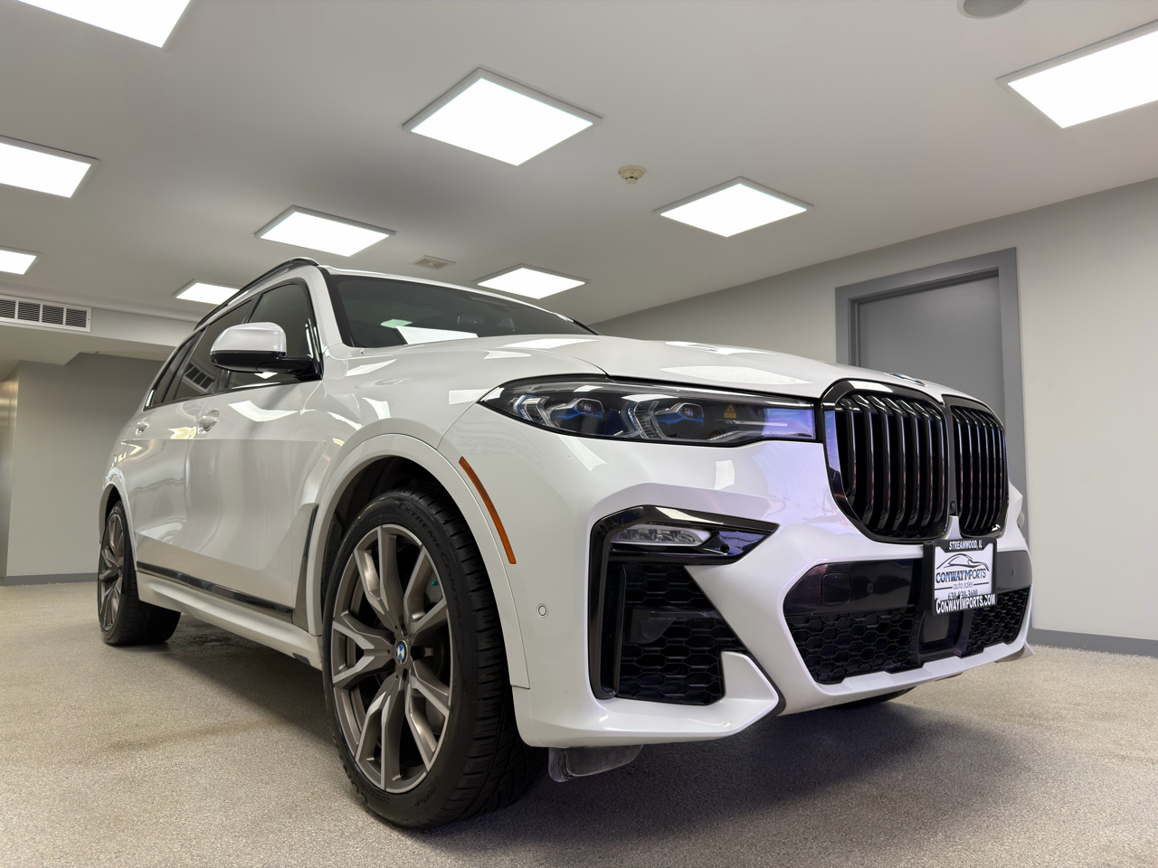 BMW X7 M50i Sports Activity Vehicle 2021