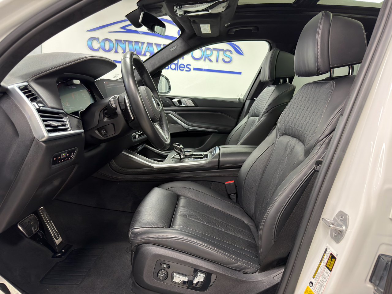 BMW X7 M50i Sports Activity Vehicle 2021