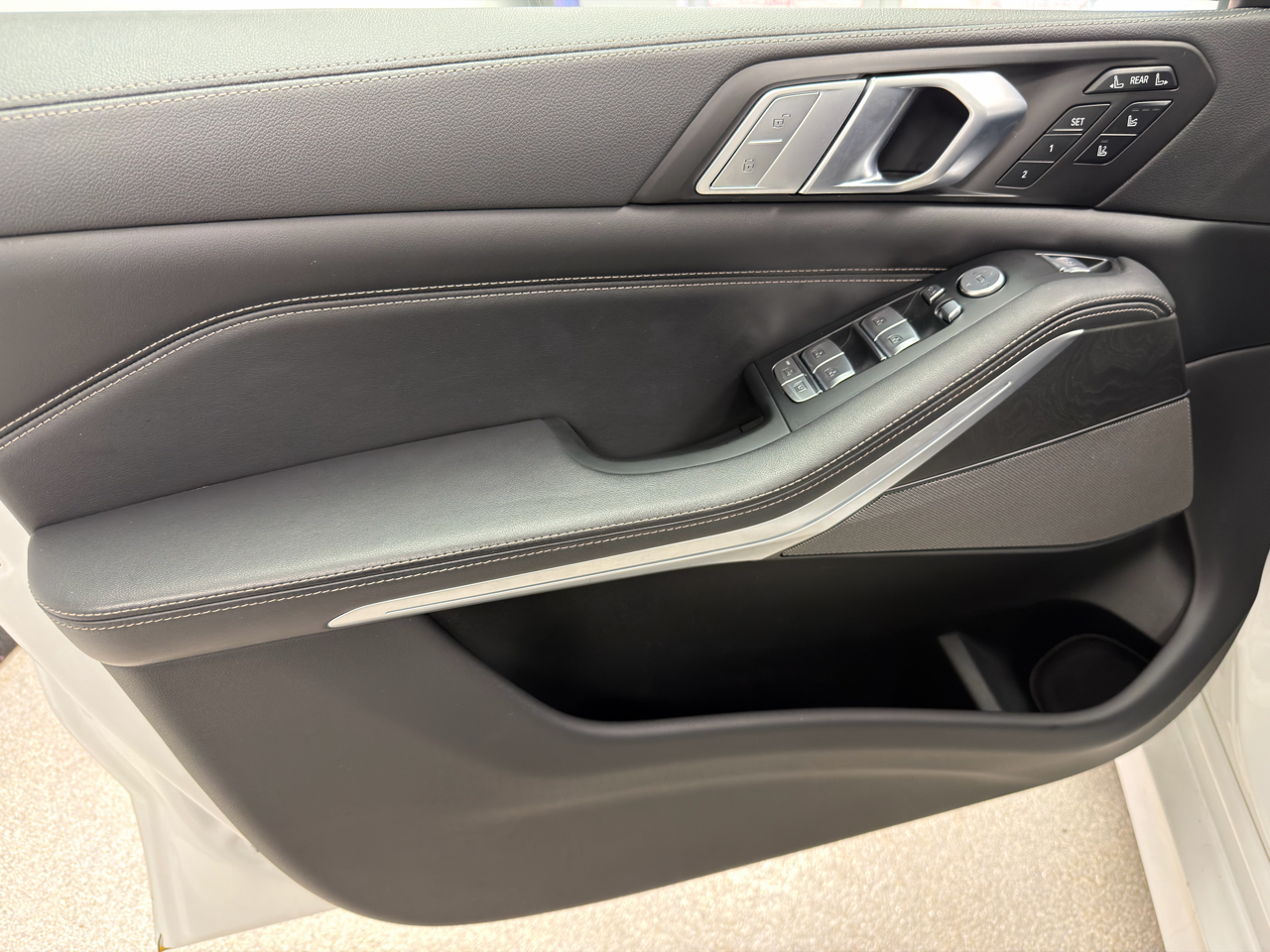 BMW X7 M50i Sports Activity Vehicle 2021