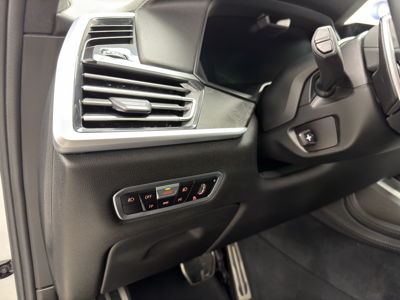 BMW X7 M50i Sports Activity Vehicle 2021