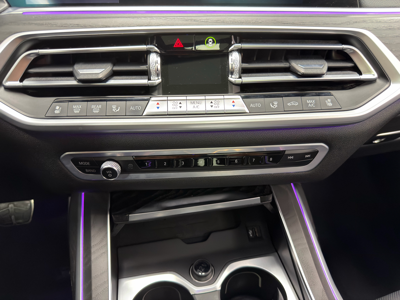 BMW X7 M50i Sports Activity Vehicle 2021