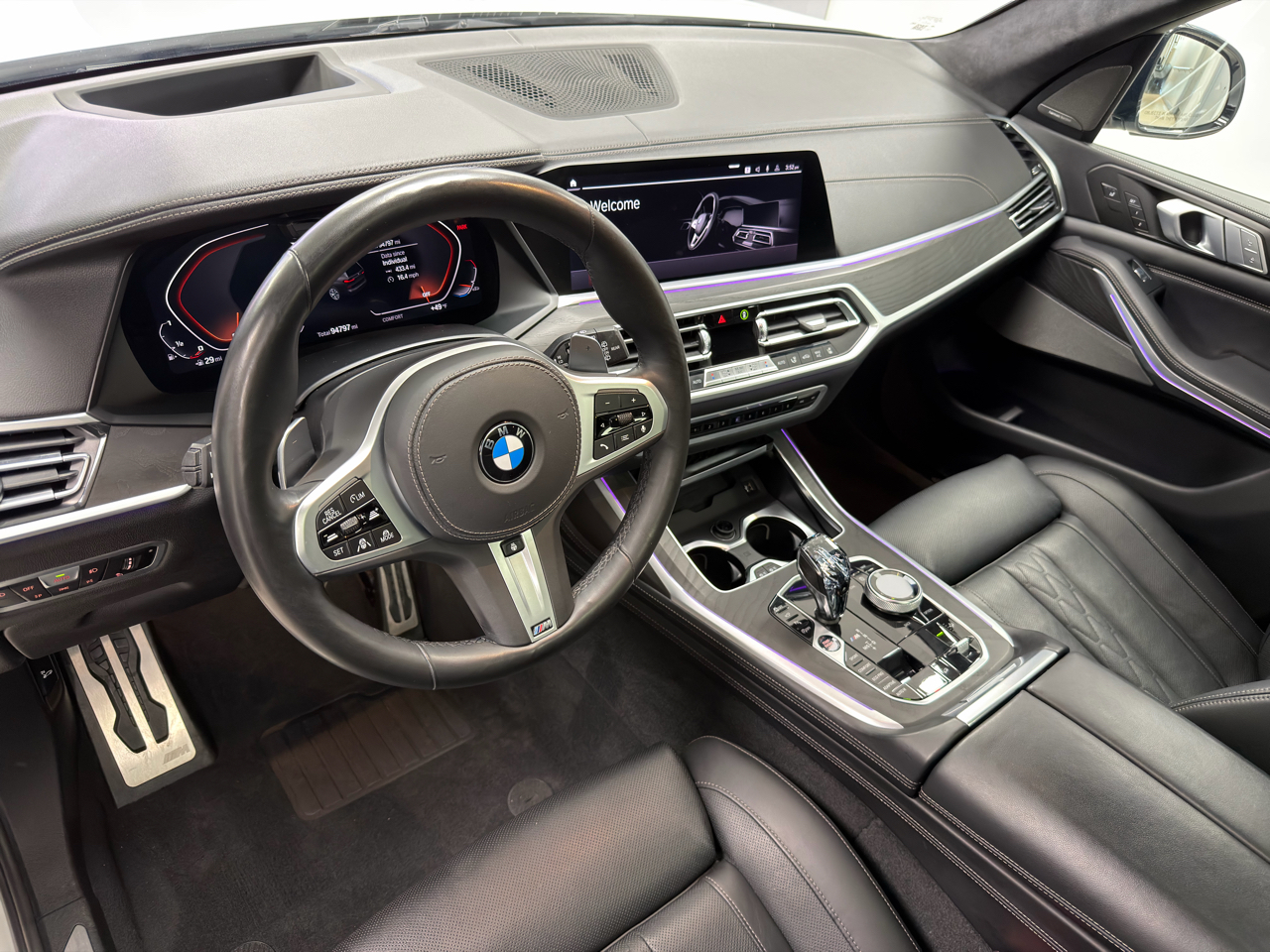 BMW X7 M50i Sports Activity Vehicle 2021