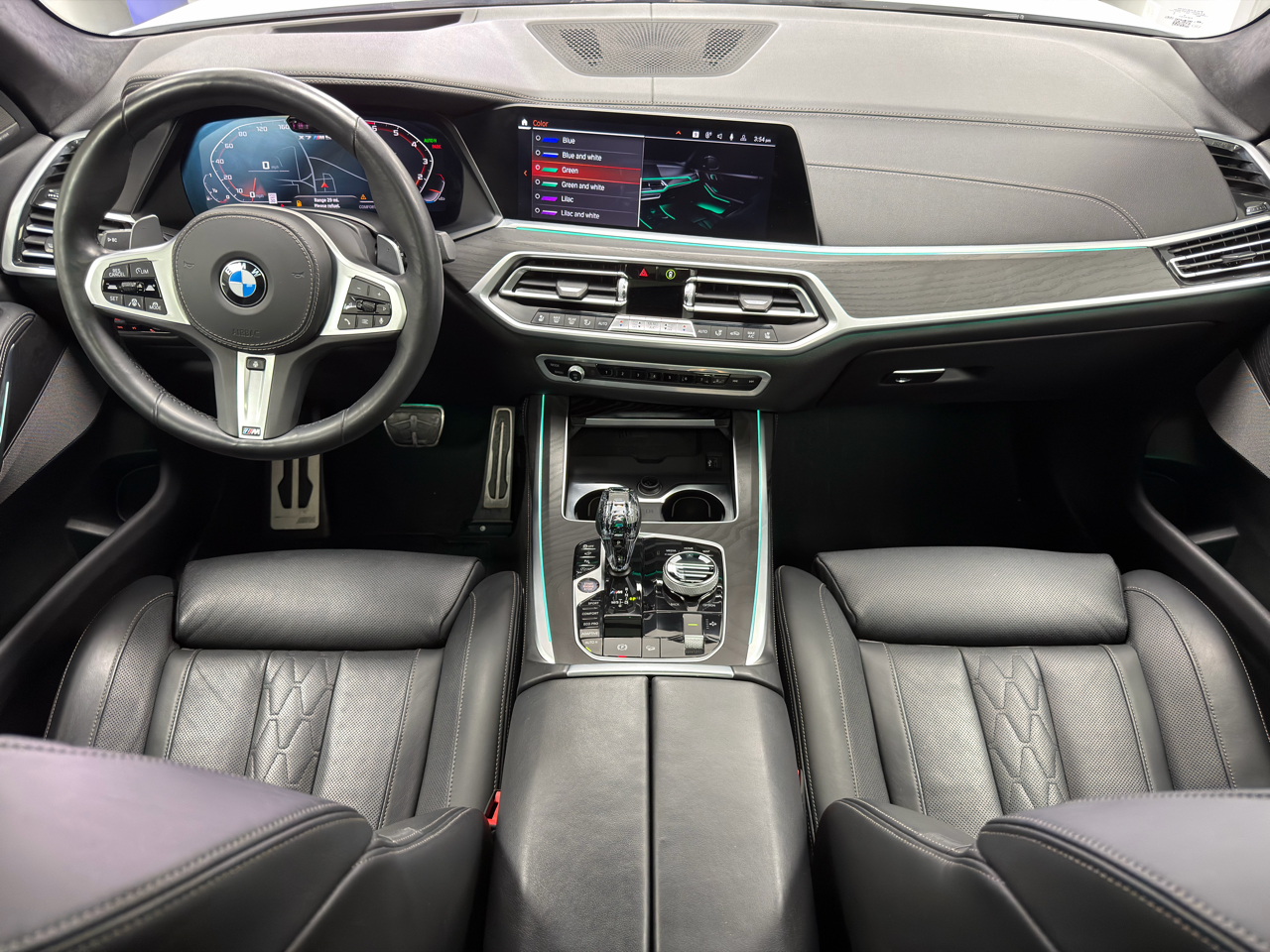 BMW X7 M50i Sports Activity Vehicle 2021