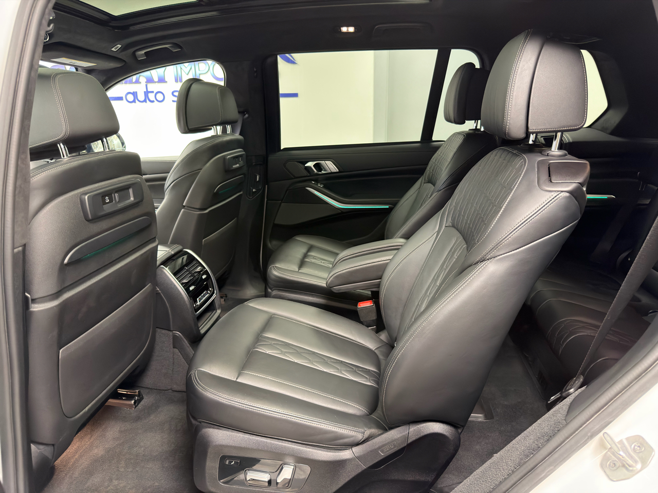 BMW X7 M50i Sports Activity Vehicle 2021