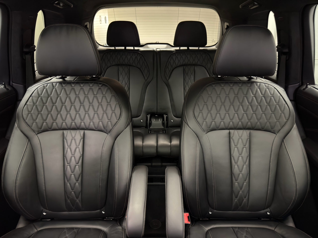 BMW X7 M50i Sports Activity Vehicle 2021