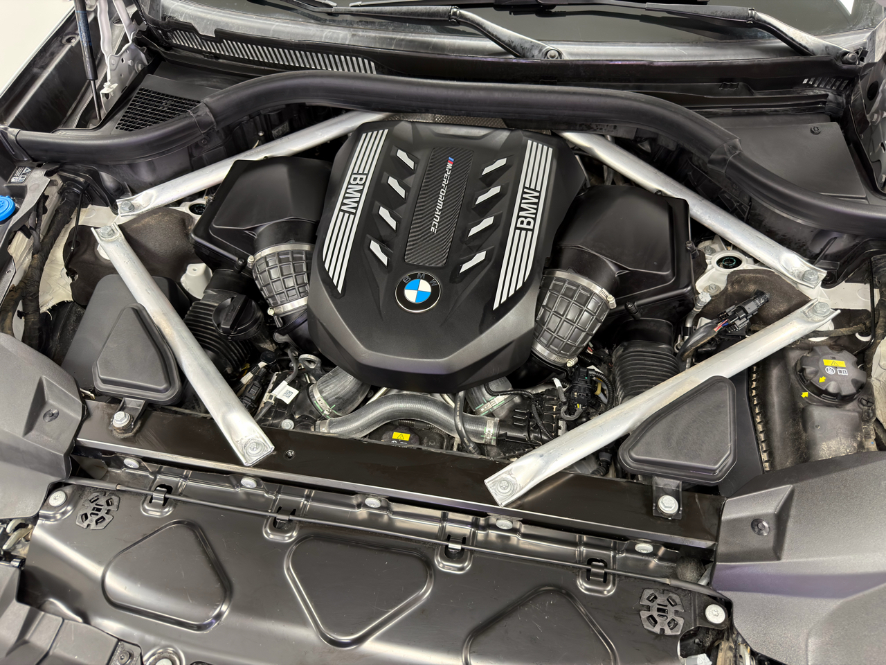 BMW X7 M50i Sports Activity Vehicle 2021