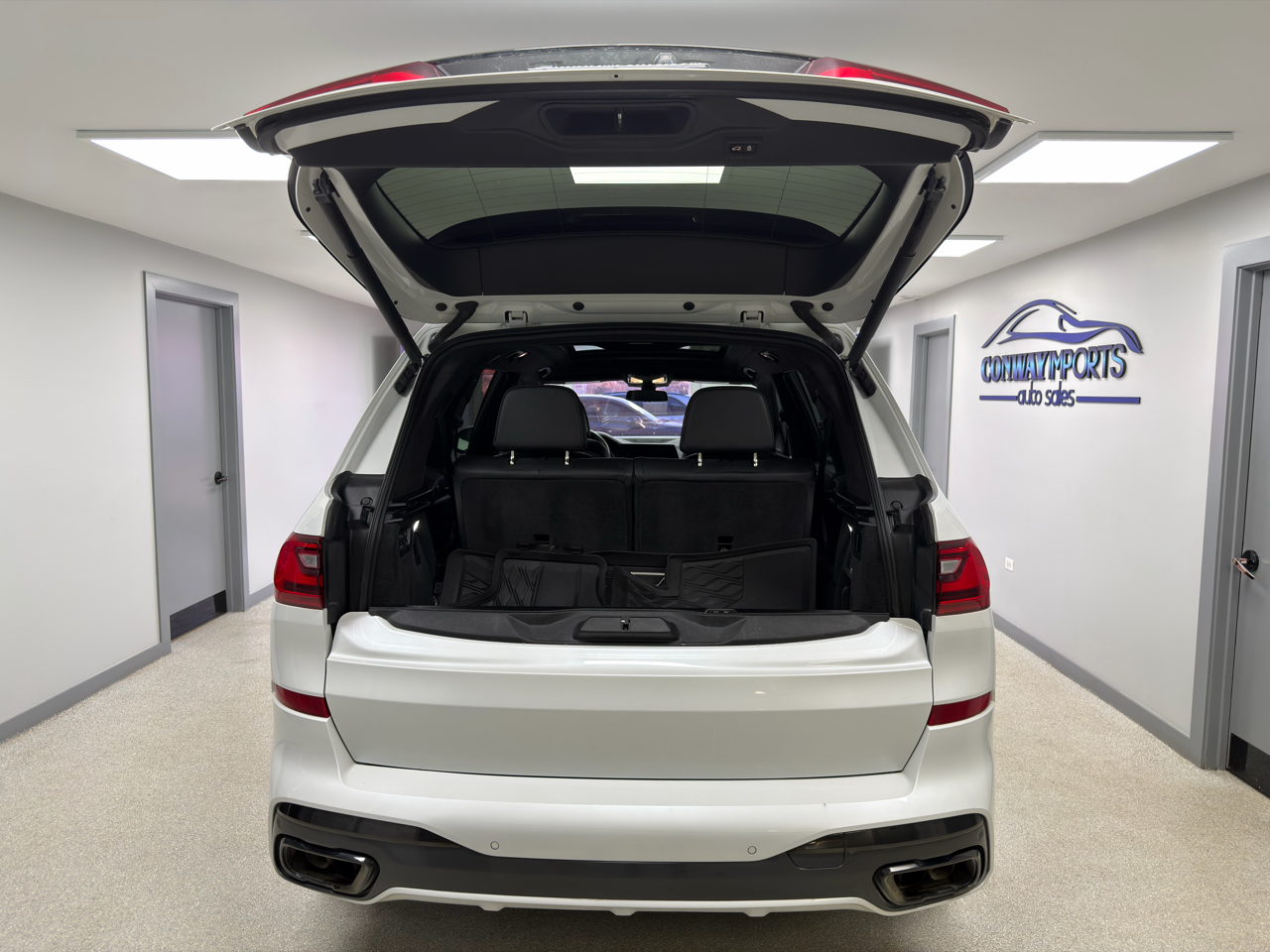 BMW X7 M50i Sports Activity Vehicle 2021