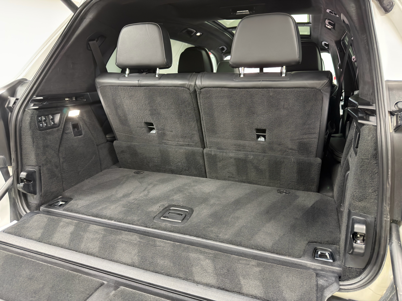 BMW X7 M50i Sports Activity Vehicle 2021