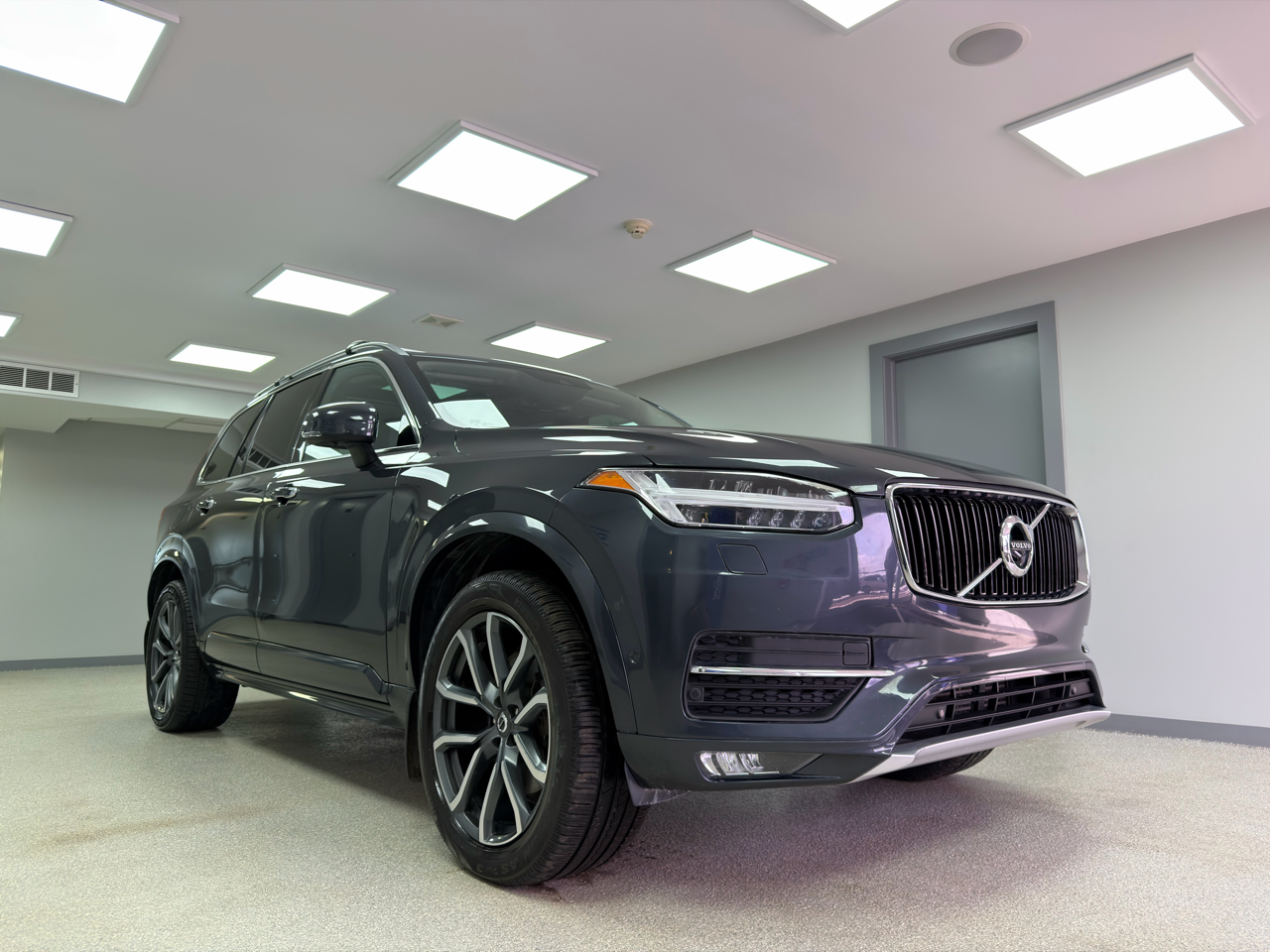 Volvo XC90 T6 AWD 7-Passenger Momentum 2017