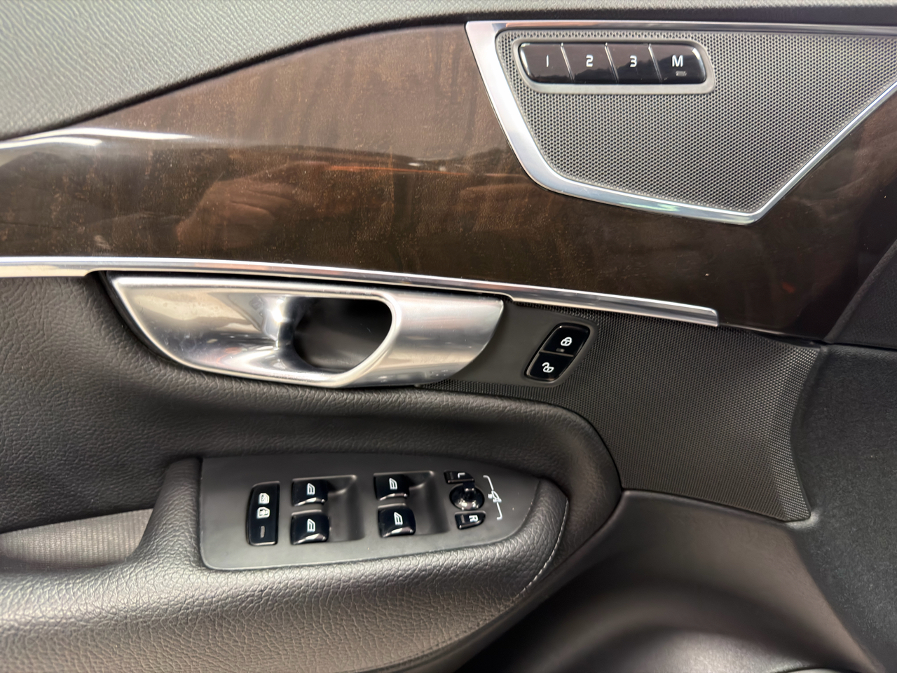 Volvo XC90 T6 AWD 7-Passenger Momentum 2017