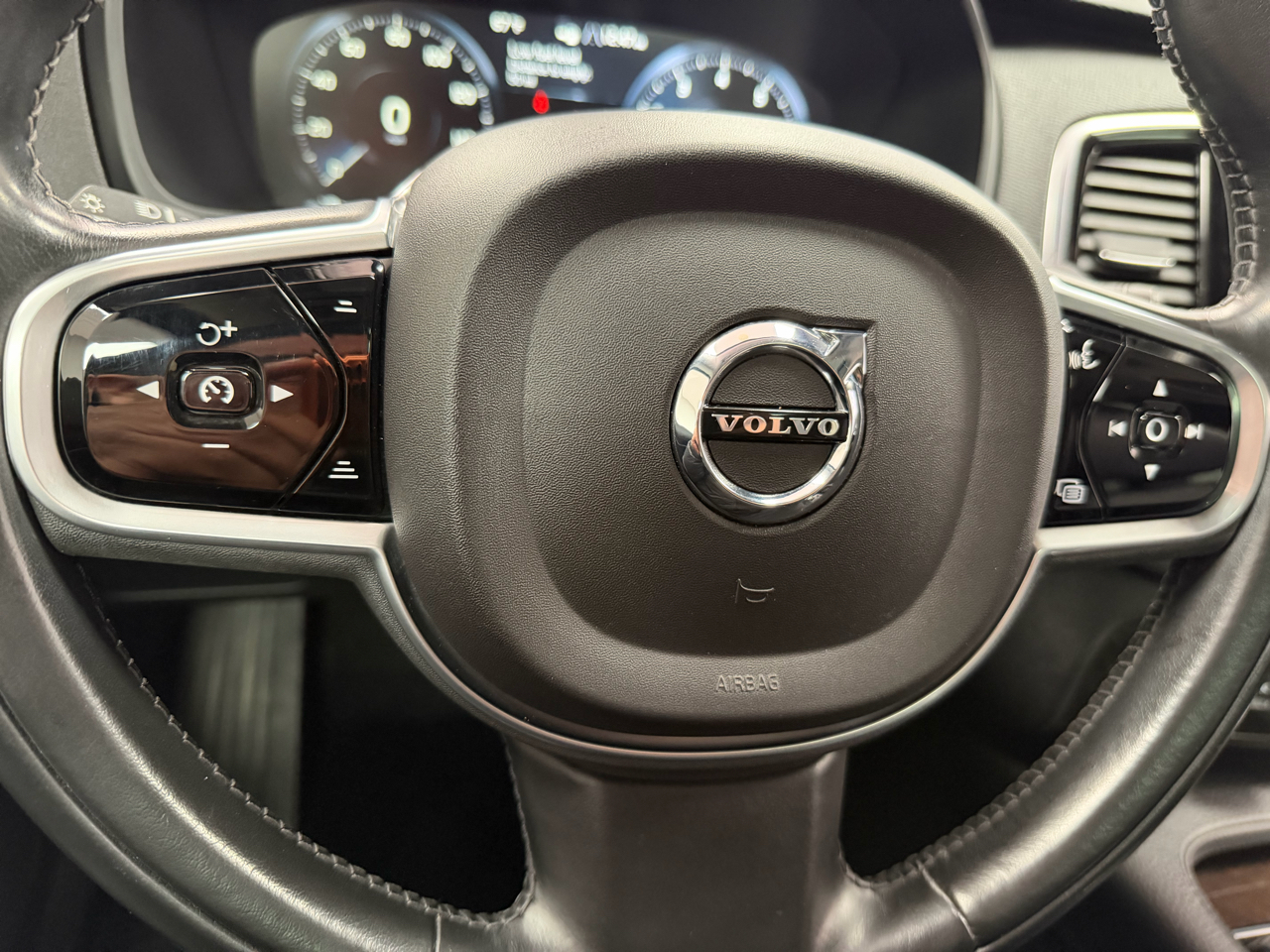 Volvo XC90 T6 AWD 7-Passenger Momentum 2017