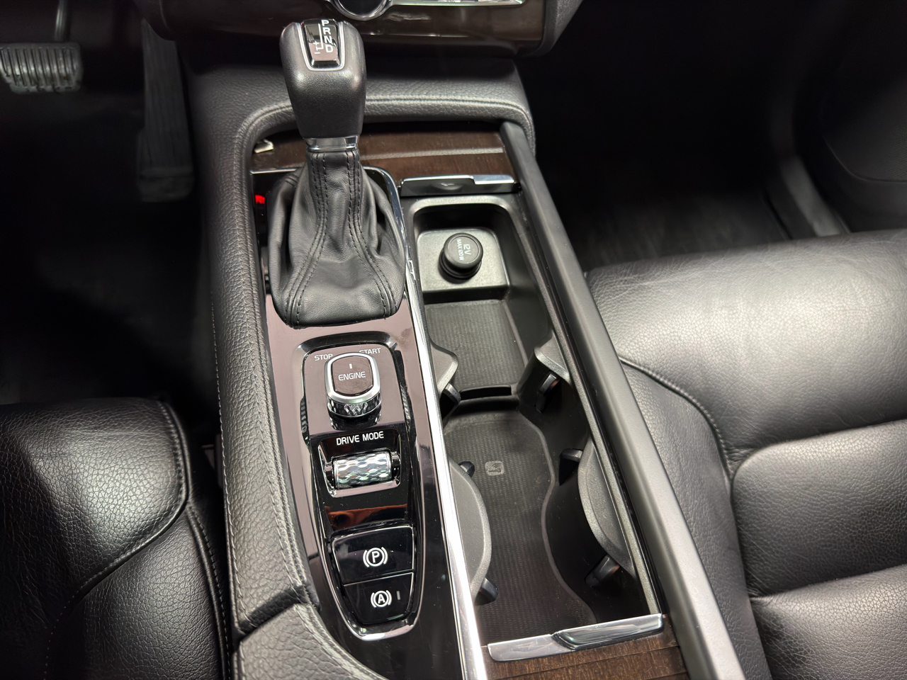 Volvo XC90 T6 AWD 7-Passenger Momentum 2017