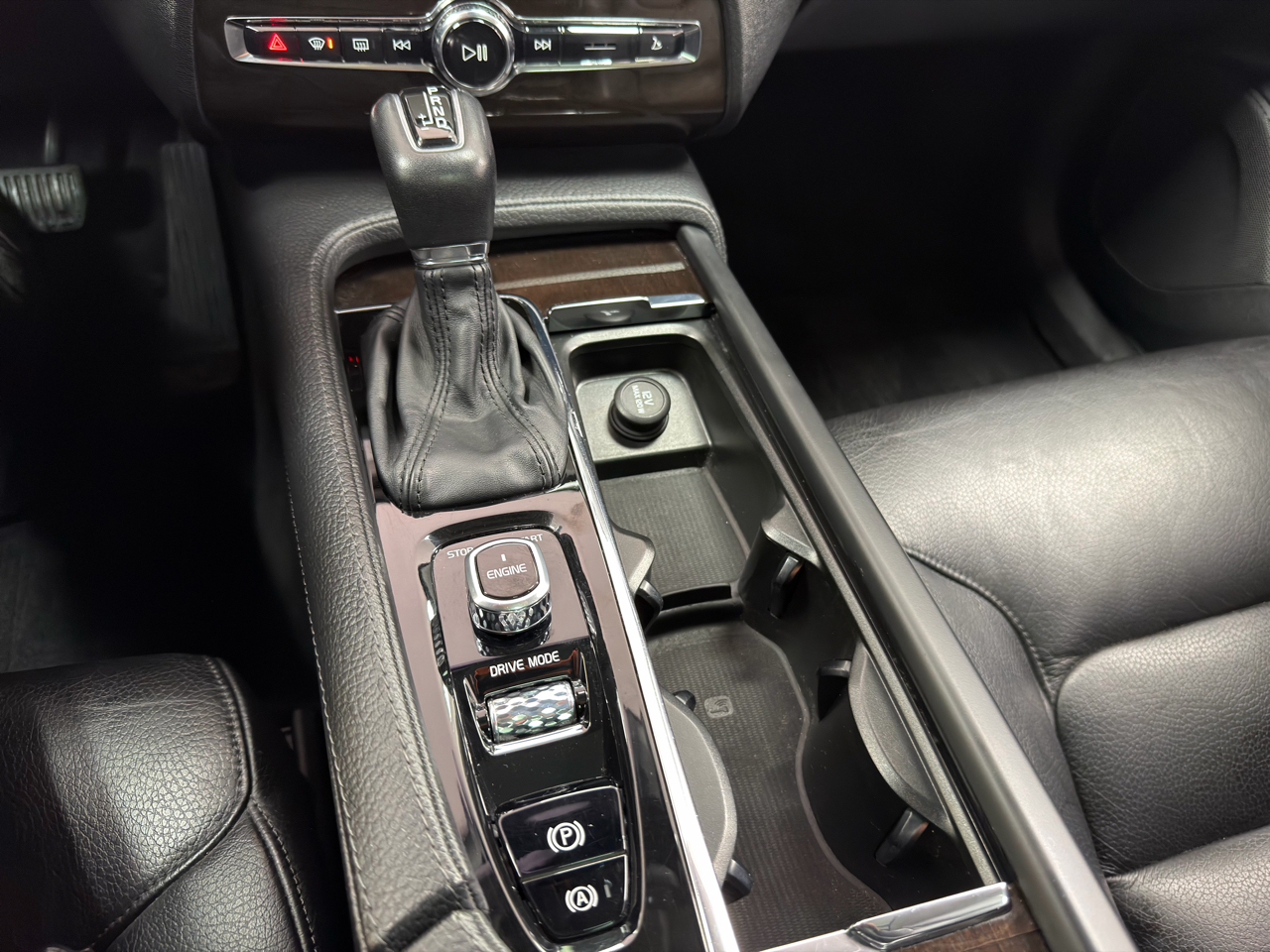 Volvo XC90 T6 AWD 7-Passenger Momentum 2017