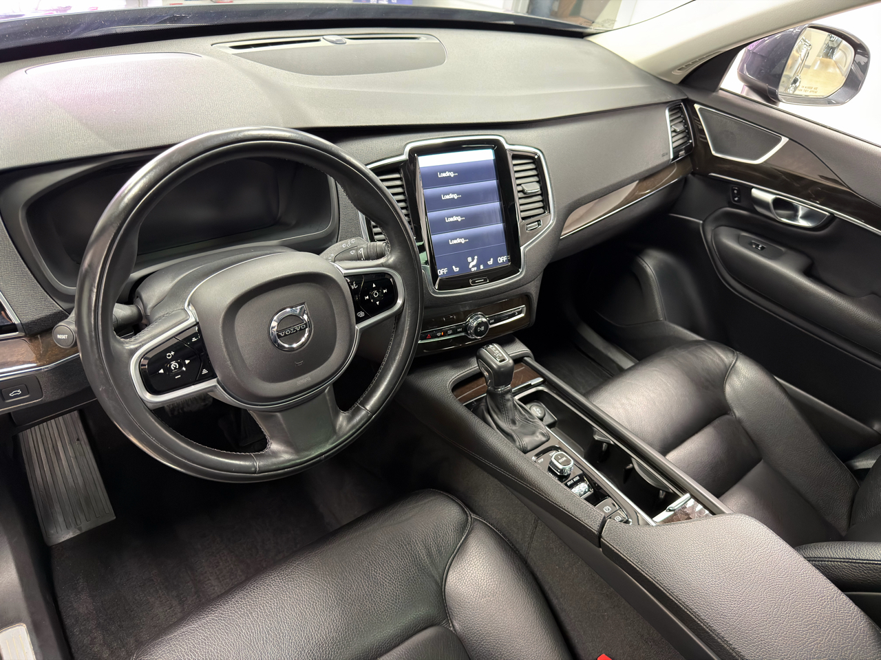 Volvo XC90 T6 AWD 7-Passenger Momentum 2017