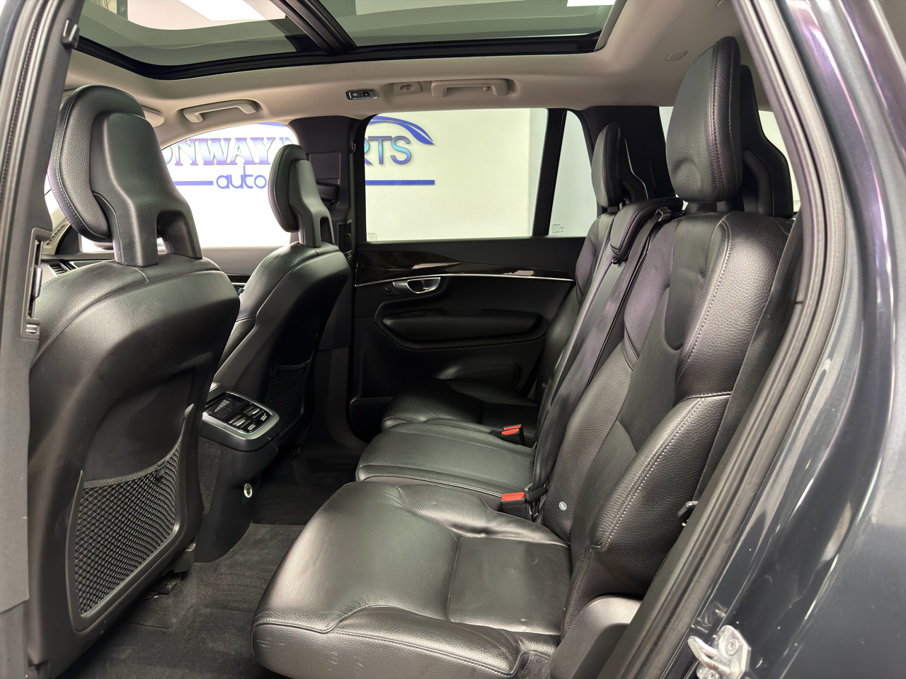 Volvo XC90 T6 AWD 7-Passenger Momentum 2017