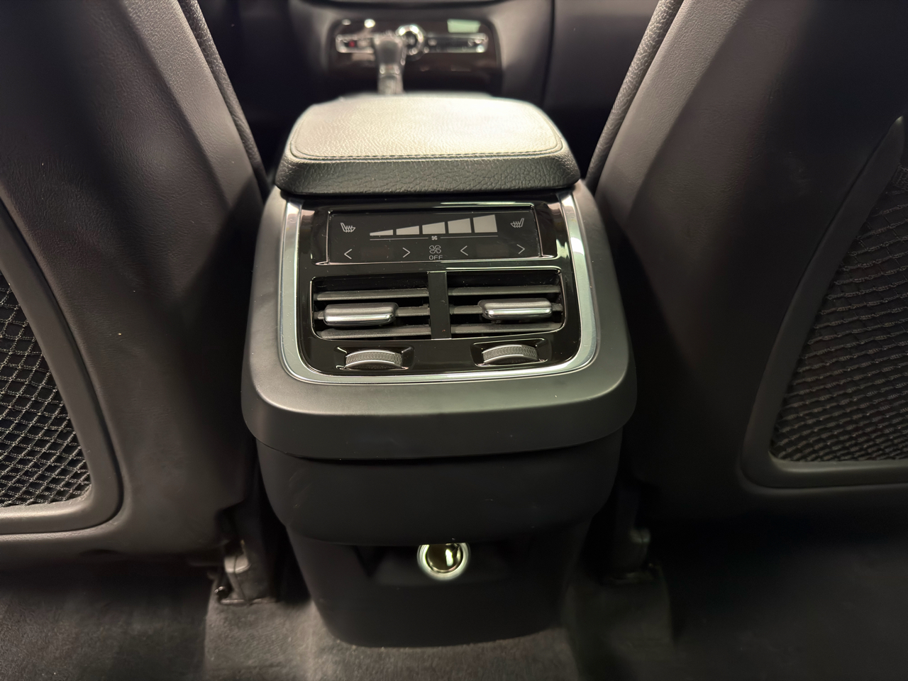 Volvo XC90 T6 AWD 7-Passenger Momentum 2017