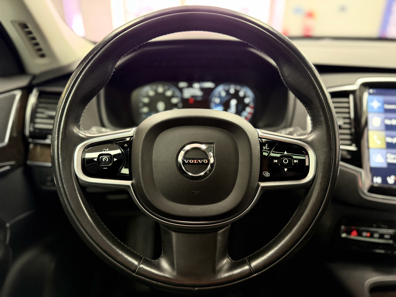 Volvo XC90 T6 AWD 7-Passenger Momentum 2017