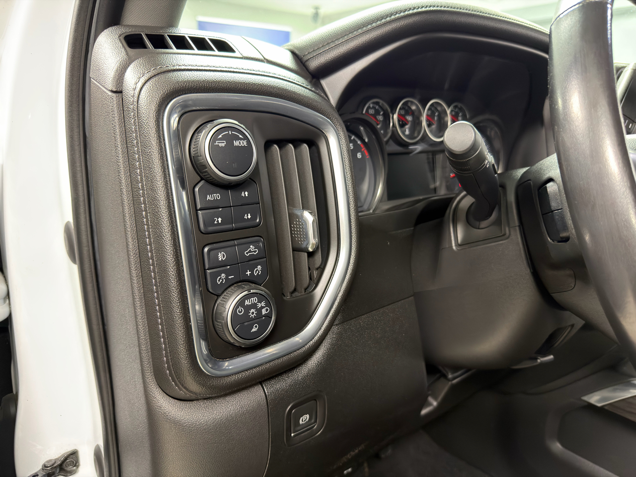 Chevrolet Silverado 1500 4WD Crew Cab 147" LTZ 2020