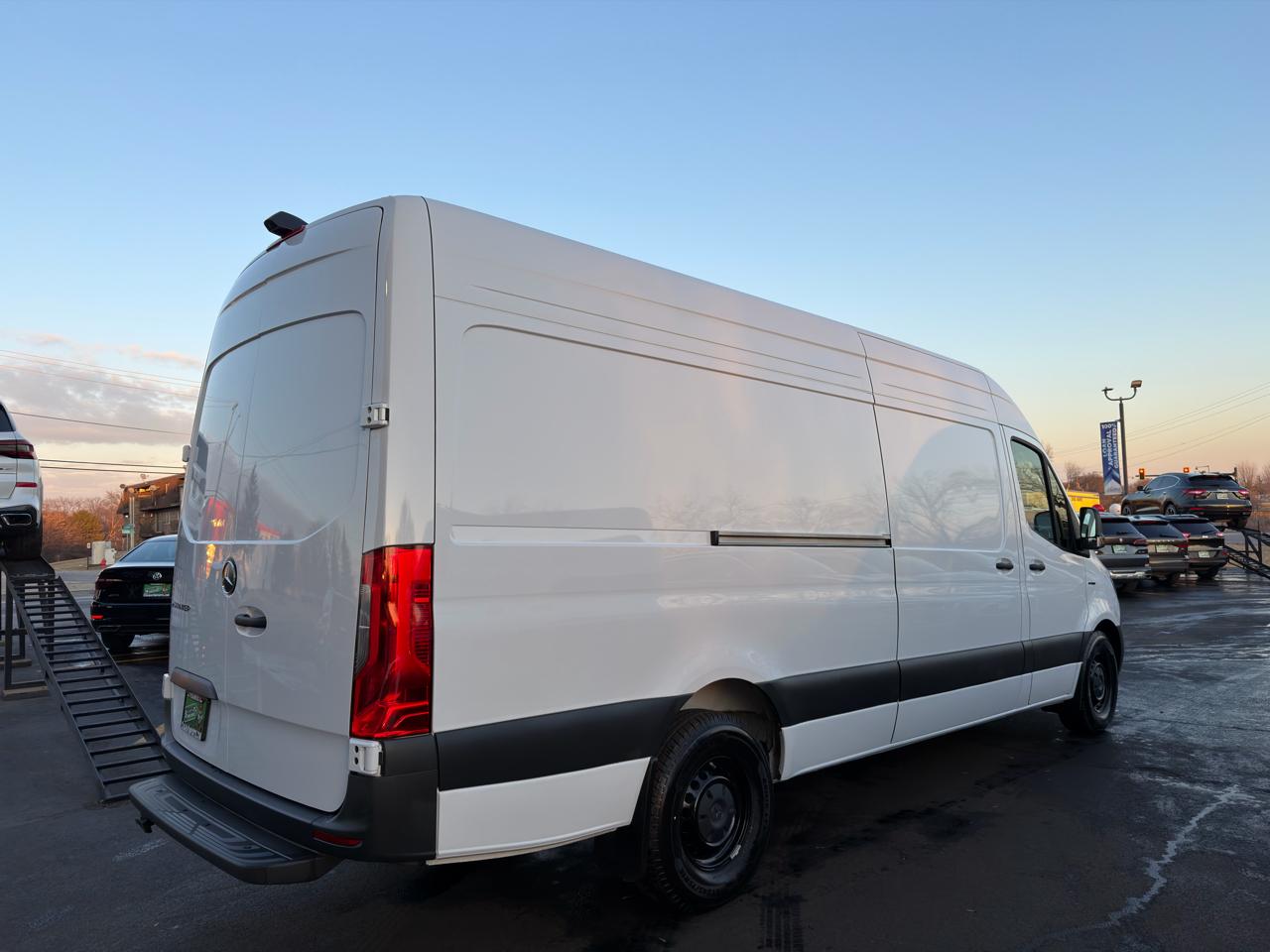 Mercedes-Benz eSprinter Cargo Van 2500 High Roof 170" RWD 2024