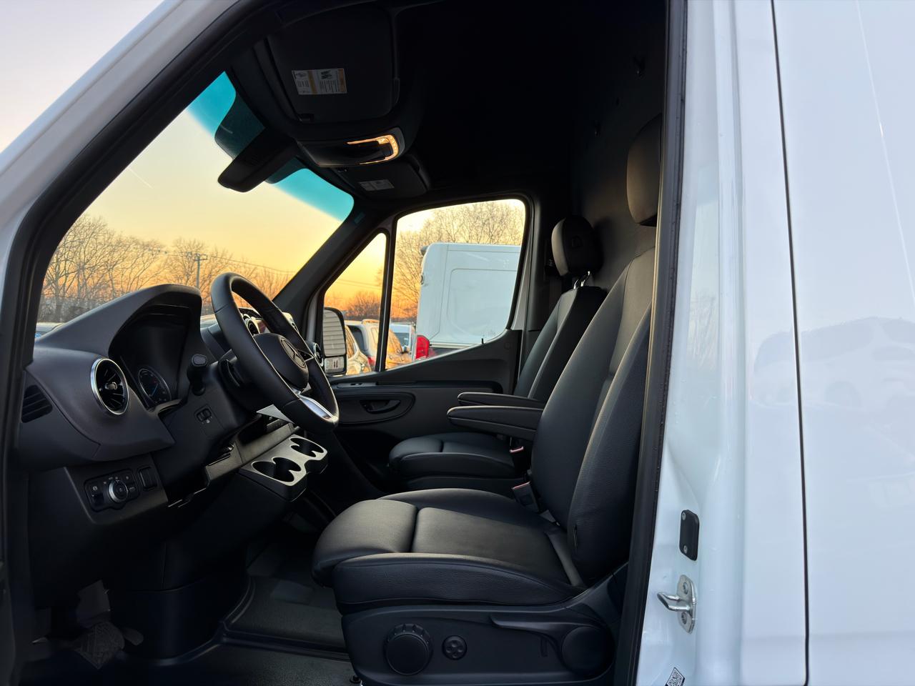 Mercedes-Benz eSprinter Cargo Van 2500 High Roof 170" RWD 2024