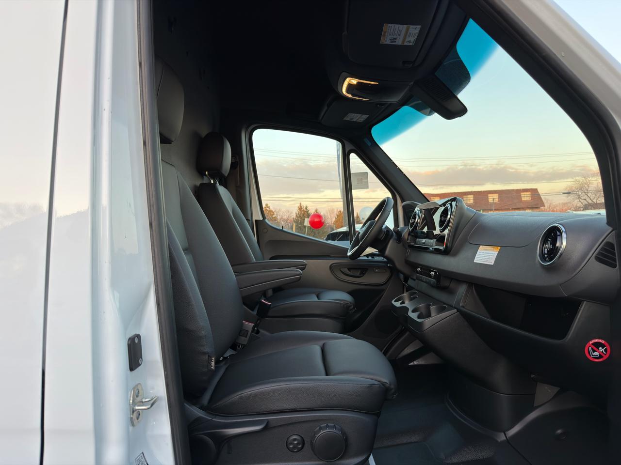 Mercedes-Benz eSprinter Cargo Van 2500 High Roof 170" RWD 2024