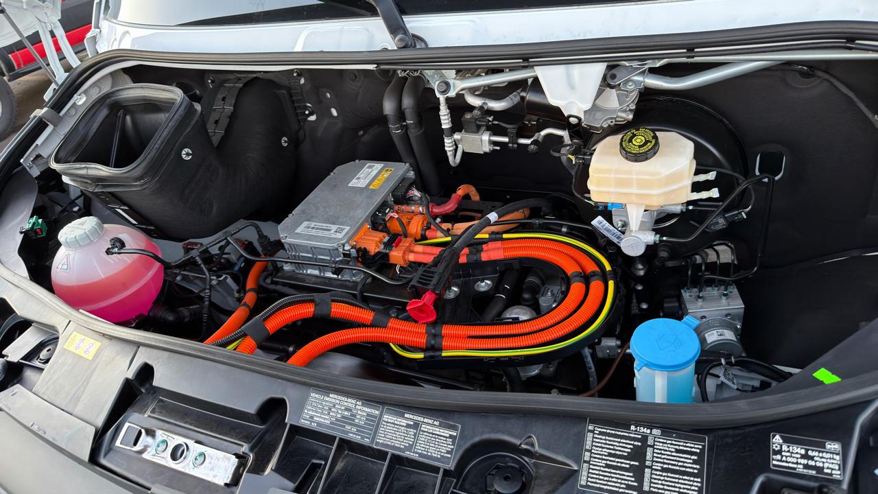 Mercedes-Benz eSprinter Cargo Van 2500 High Roof 170" RWD 2024