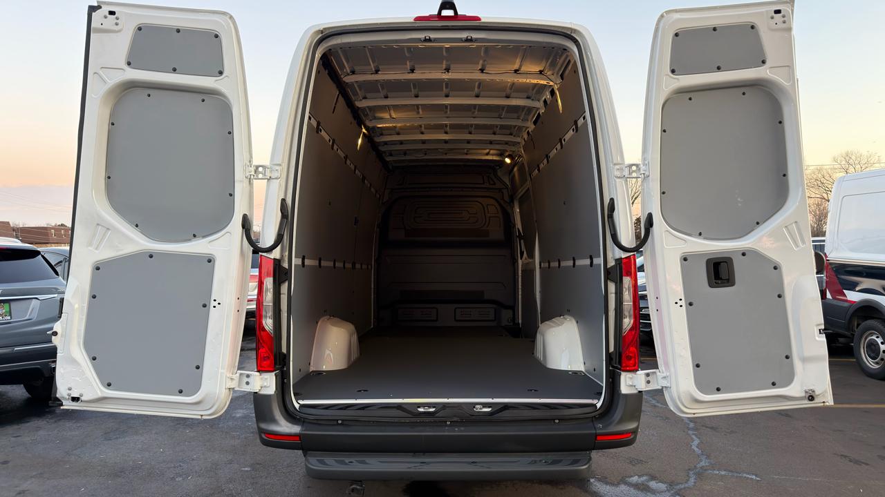 Mercedes-Benz eSprinter Cargo Van 2500 High Roof 170" RWD 2024