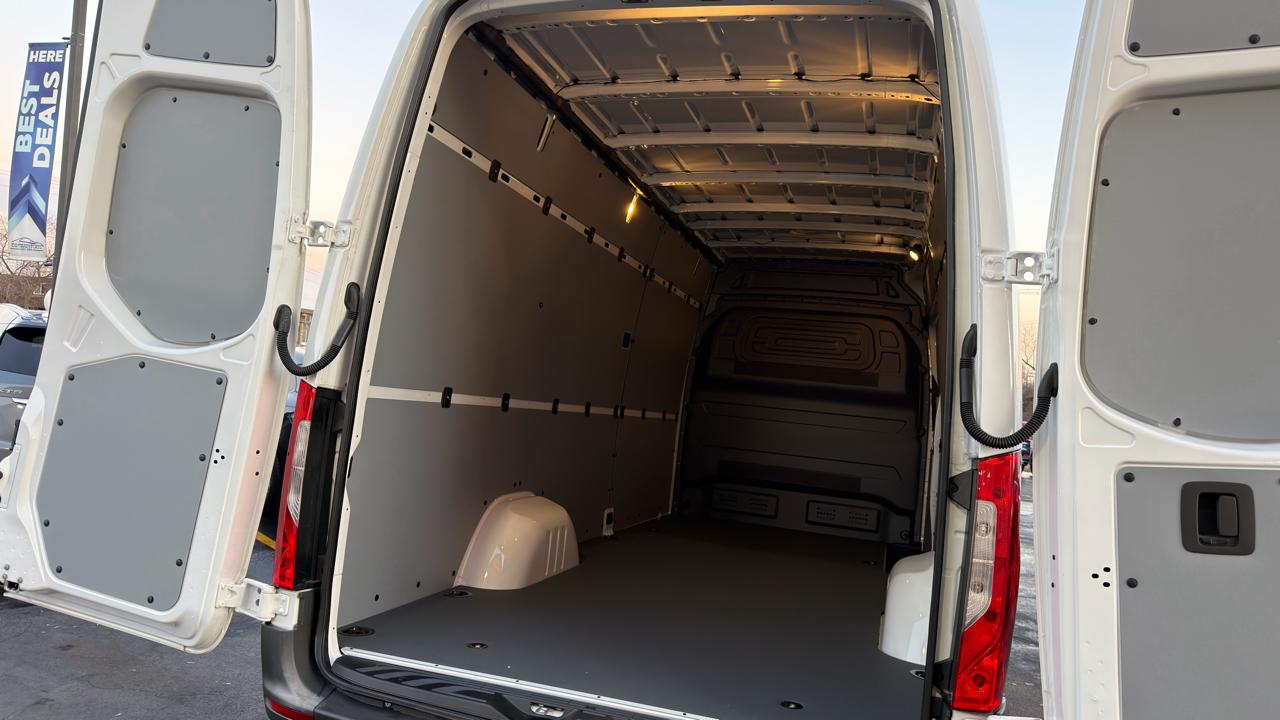 Mercedes-Benz eSprinter Cargo Van 2500 High Roof 170" RWD 2024
