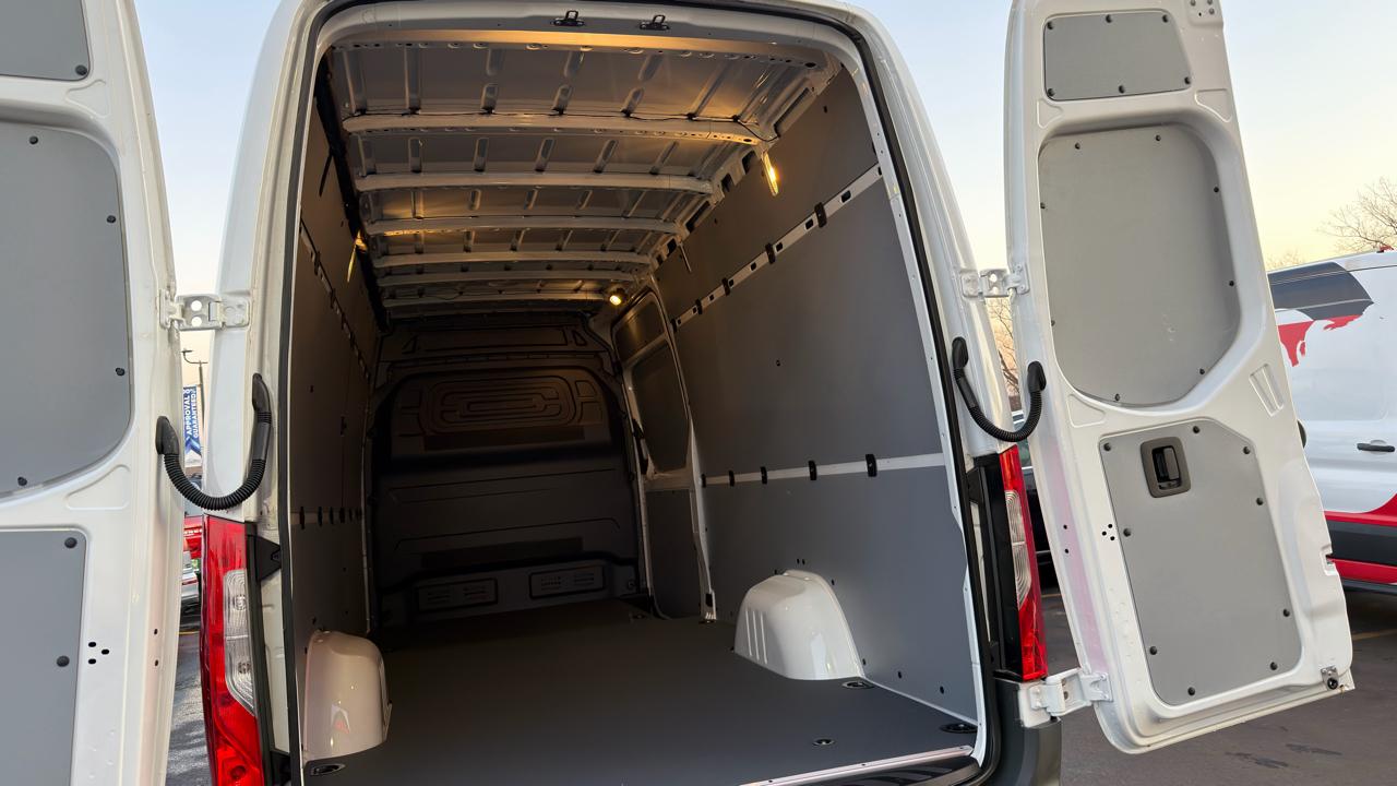 Mercedes-Benz eSprinter Cargo Van 2500 High Roof 170" RWD 2024