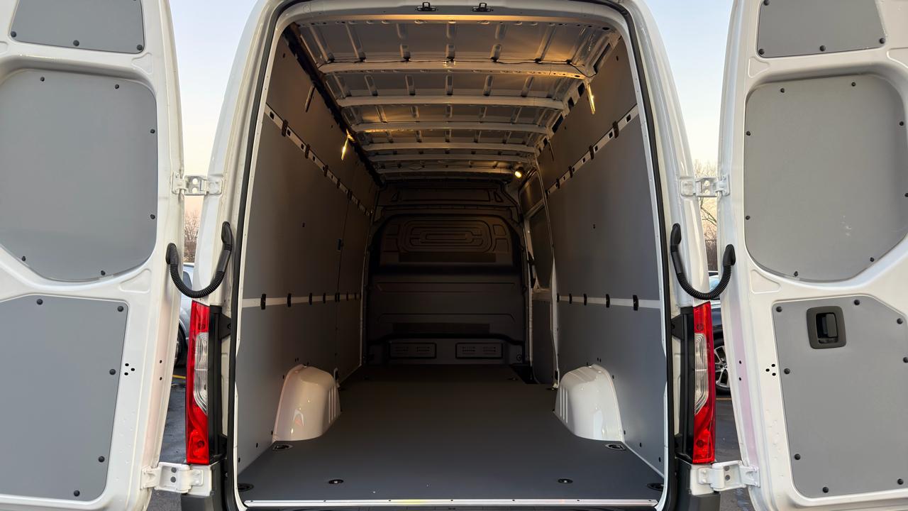 Mercedes-Benz eSprinter Cargo Van 2500 High Roof 170" RWD 2024