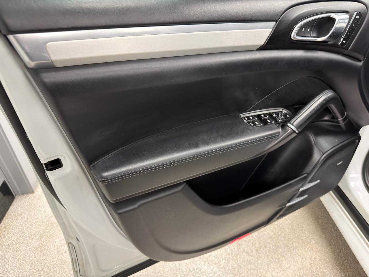 Porsche Cayenne AWD 4dr GTS 2016