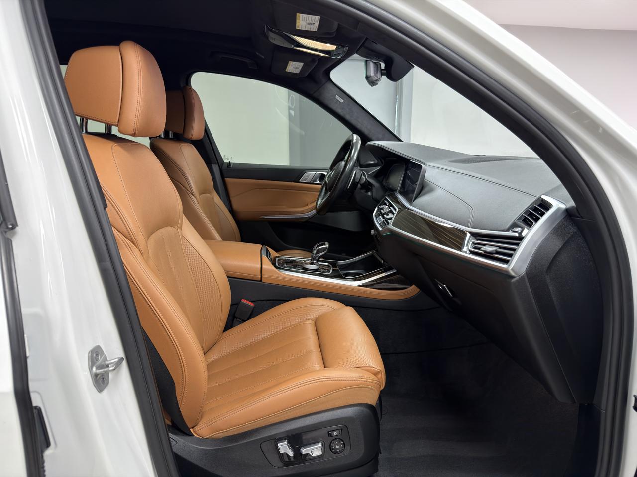 BMW X7 xDrive40i Sports Activity Vehicle 2021