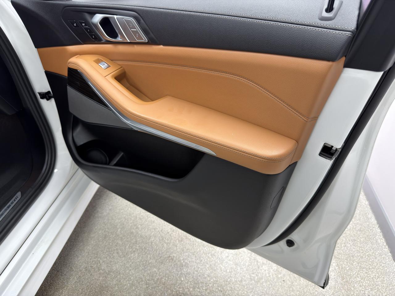 BMW X7 xDrive40i Sports Activity Vehicle 2021