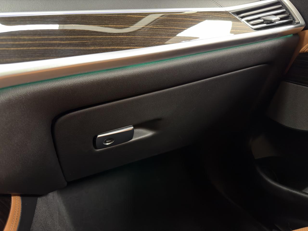 BMW X7 xDrive40i Sports Activity Vehicle 2021